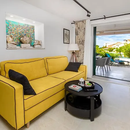 Vala アパート ザボリッチ