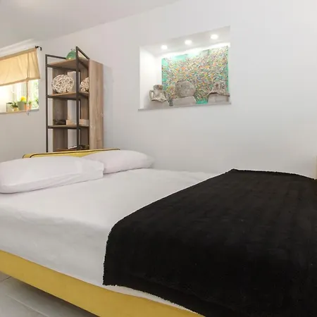 Apartment Villa Vala