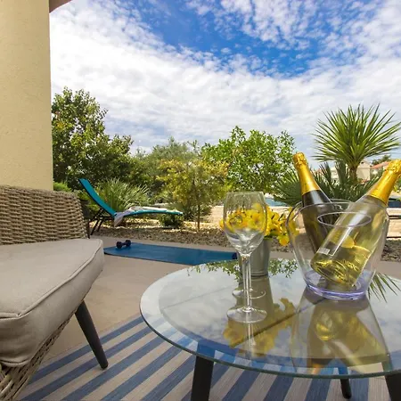 Apartment Villa Vala *