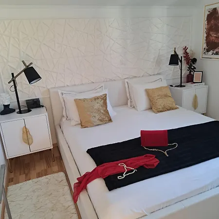 Apartment Villa Vala