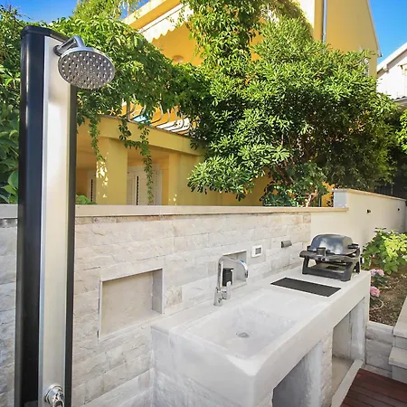 Vala アパート ザボリッチ